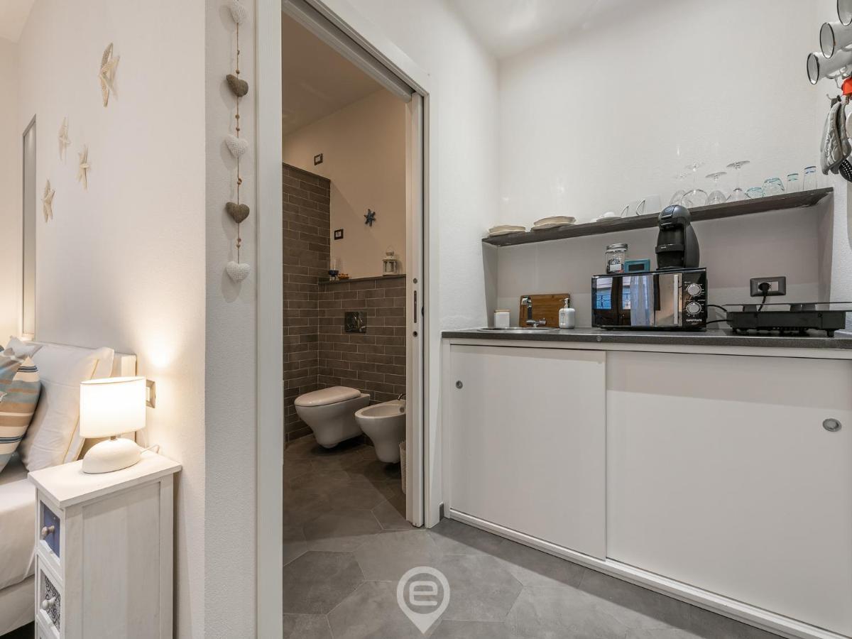 Apartment 73 E 74 *